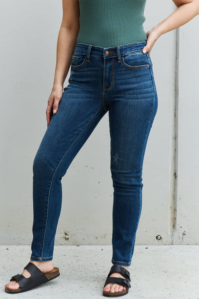 Judy Blue Aila Mid Rise Cropped Relax Fit Jeans