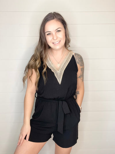 Contrast Belted Sleeveless Romper with Pockets